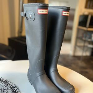 Excellent Used Condition Women’s Hunter Rainboots
